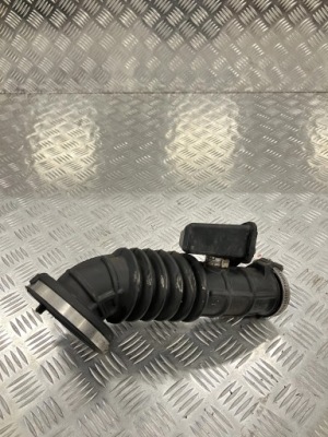 Шланг труба повітря insignia b 17- 1.5 turbo 84257769 фото №1