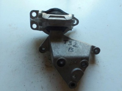 Кронштейн подушка двигателя nissan x-trail t32 1.3 1.6 фото №1