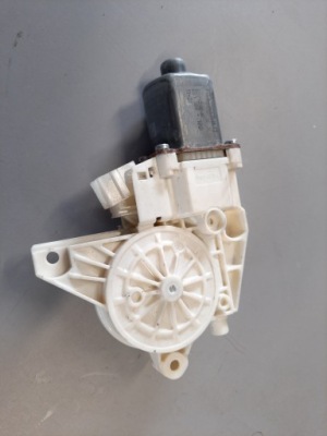 Моторчик стекло левый задняя mercedes w212 2048200542 фото №1