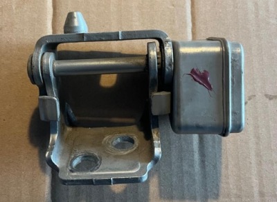 Ограничитель петля дверь левый перед верхний peugeot 207 фото №1