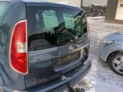 ЗАДНЯ КРИШКА БАГАЖНИКА SKODA ROOMSTER 2009 РІК 9153 