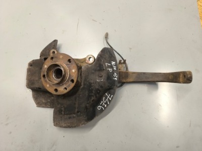 Поворотный кулак левый перед alfa romeo 159 фото №1