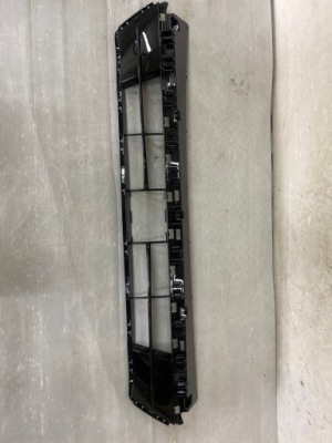 Решётка бампера перед середина ford kuga 3 19- оригинальный номер фото №1