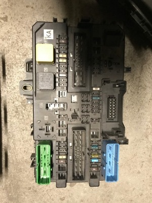 Коробка запобіжників opel 94700785 ka фото №1