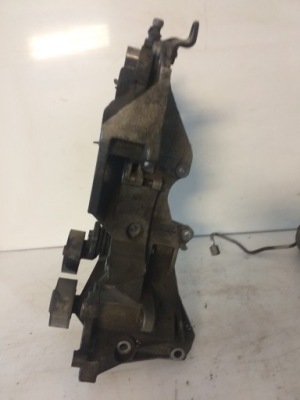 Кронштейн генератора audi a4 b8 2,0tdi 03l906143h фото №1
