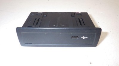 Панель роз'єм usb mercedes w247 a2478203902 фото №1