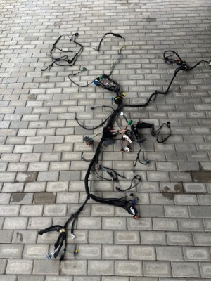 Wiązkamoduł напряжения аккумулятор citroen peugeot 28236841 оригинальный номер 308 508 фото №1