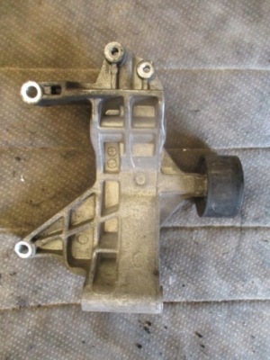 Кронштейн двигуна audi sq7 4,0 tdi 057903143l фото №1