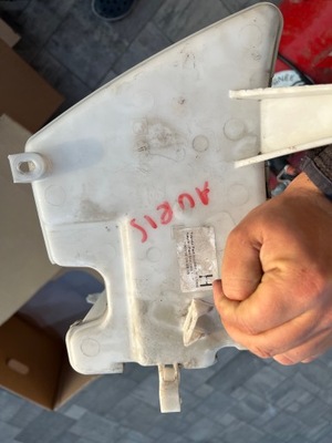 Auris ii бачок омывателя фото №1