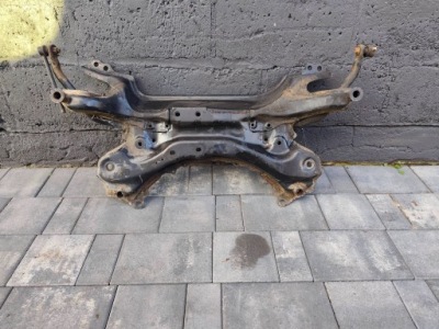 Подрамник подрамник подрамник toyota auris ii e180. фото №1