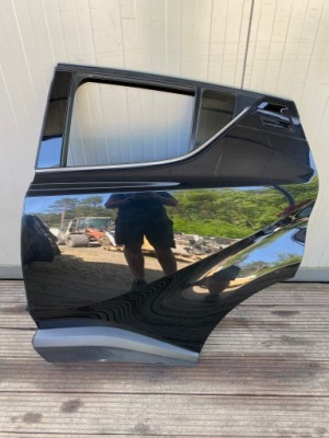 Toyota c-hr chr полный дверь левый задняя чёрные фото №1