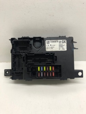 Модуль коробка предохранителей opel 13265078 фото №1