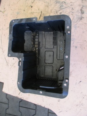 Vw crafter ii man tge 2016- корпус акумулятор 7c0801283 фото №1