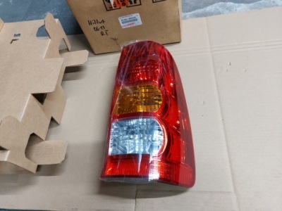 Toyota hilux vii 06-12 лампа r задня nowa оригінал фото №1