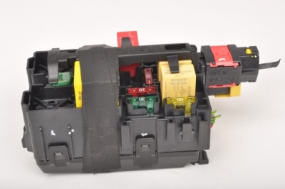 Peugeot 2008 1.6 коробка предохранителей 9806192580 фото №1