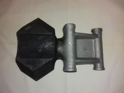 Подушка двигуна задня volvo f10 f12 фото №1