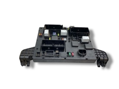 Opel zafira c 2016 рамка / модуль предохранителей фото №1