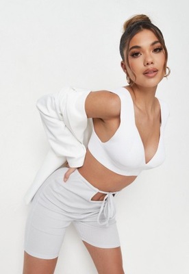 MISSGUIDED SPODENKI Z WYCIĘCIEM W PRĄŻKI CL114223