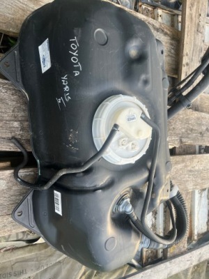 Toyota yaris 3 бак топлива bak с насос 77704-0d070 фото №1