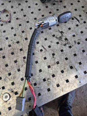 Замок зажигания середина renault master 2 фото №1