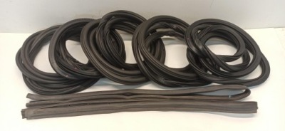 Audi q3 83a прокладка дверь перед задний порог багажника фото №1