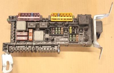 БЛОК ЗАПОБІЖНИКІВ MERCEDES W212 1670660