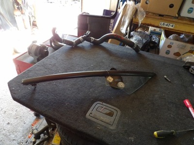 Стекло дверь треугольник правая mazda mx5 nd фото №1