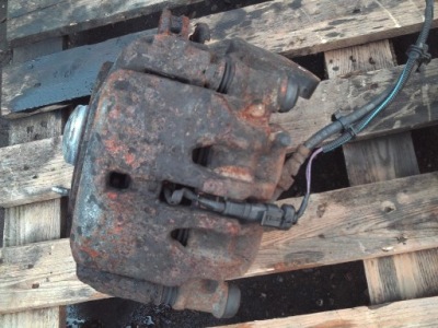 Суппорт левый перед iveco daily 3.0hpi 11- фото №1