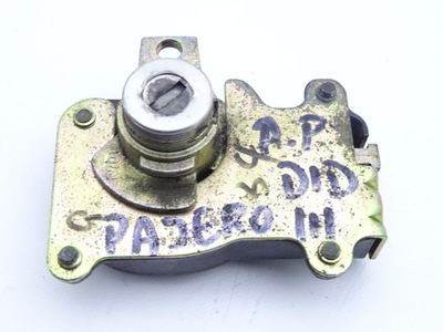 Mitsubishi pajero iii 99-06 вкладыш замка дверь правый перед фото №1