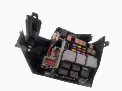 Коробка запобіжників land rover freelander ii 6g9t-14a067-ab фото №1