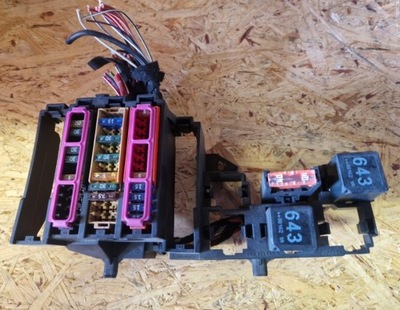 Audi a4 b8 коробка запобіжників 8k0971845a фото №1