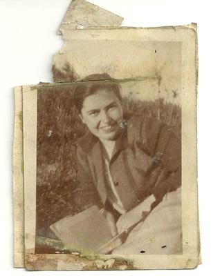 Kobieta z książką Zdjęcie z pamiętnika
