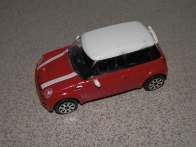 Mini Cooper S 1/43 Bburago model resorak