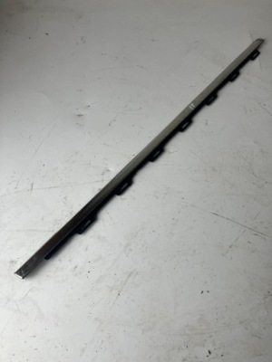 Молдинг уплотнитель дверь правый перед peugeot 208 i 5d хром фото №1