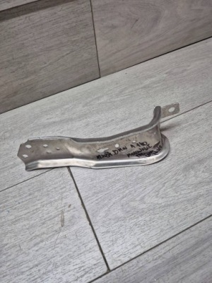 12484. bmw 1 f40 кронштейн ремінь ліве перед 7301585 фото №1