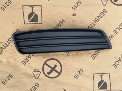 Правая решётка бампера audi a3 8p 8p0807682d фото №1