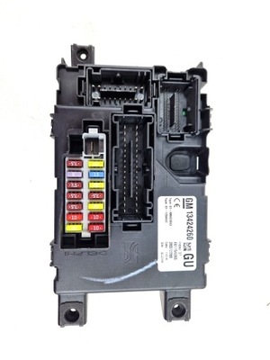 Модуль коробка запобіжників opel оригінальний номер 13424260 фото №1