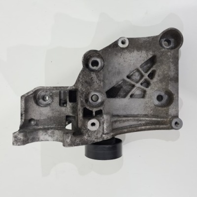 Кронштейн генератора opel insignia 2.0 cdti 55562863 фото №1