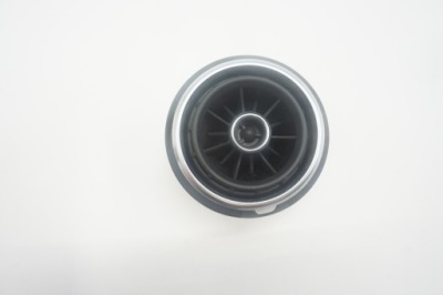 Audi a3 8v решётка обдув 8v0820901 фото №1