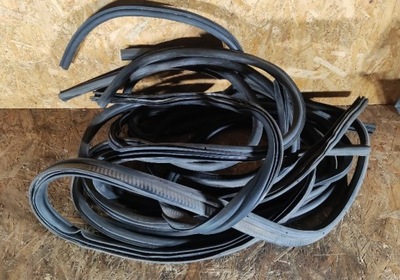 Прокладка двері правий задня jeep patriot фото №1