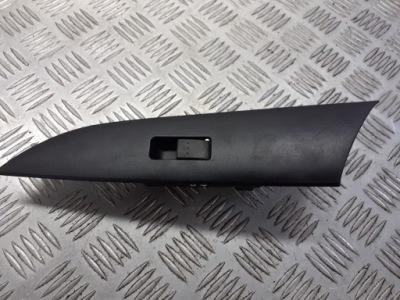 Панель стекло правый перед mazda 3 bk 03123100 фото №1