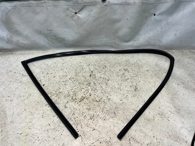 Hyundai tucson ii 15- прокладка стекло левый перед фото №1