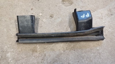 Opel crossland направляющая стекло правая передняя 13467526 фото №1