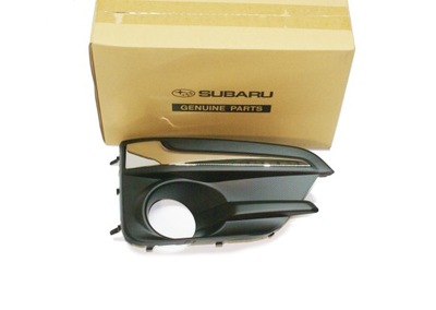 Рамка противотуманной фары правая subaru impreza оригинал 2016- фото №1