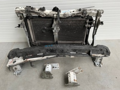 Pas передний радиатор toyota auris ii гибрид фото №1