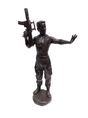 duża figura REBELIANT żołnierz Mosiądz rzeźba