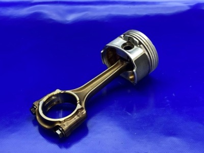 Поршень шатун шатун grande punto bravo tipo ii 1.4 16v 843a1000 55272800 фото №1