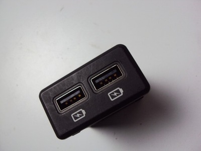 Зарядний пристрій usb nissan x-trail t32 13- фото №1