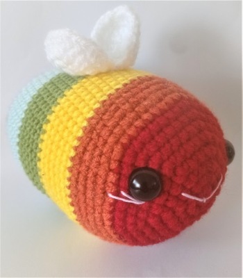 Crochet Bee, Rainbow Bee, Pszczolka na szydelku, LGBT Bee