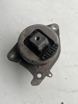 Alfa romeo stelvio кронштейн кронштейн двигуна подушка 00505515100 фото №1